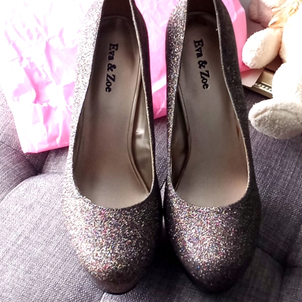 Eva and Zoe platform heels gorgeous sequins. Never worn.